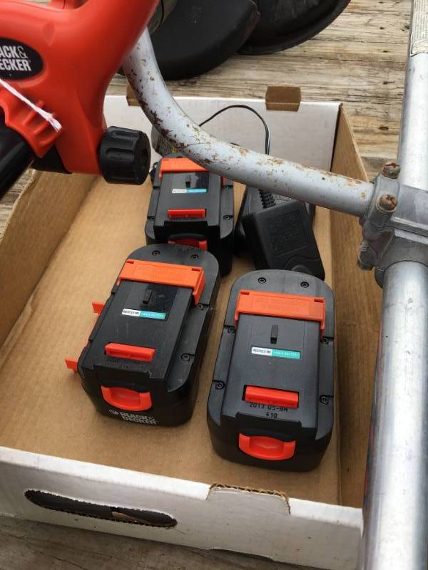 lot 83 image: Black n Decker Weed Whip wBatteries