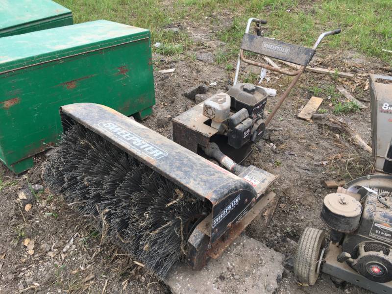 lot 109 image: 5.5hp Sweeper