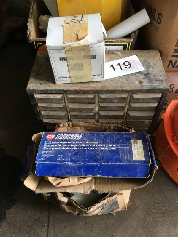 lot 119 image: Lot of ScrewNails