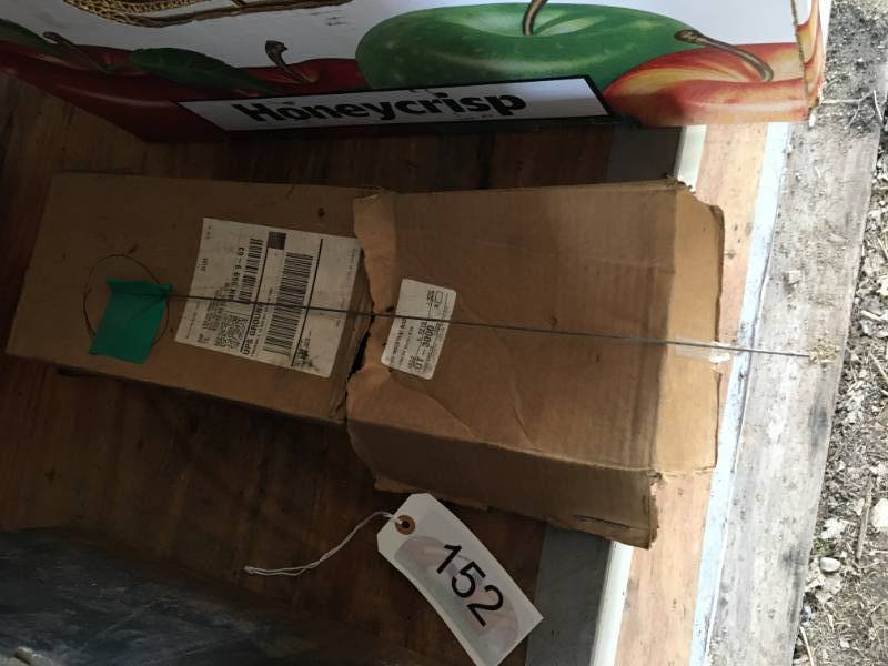 lot 152 image: Box Of Green Flags