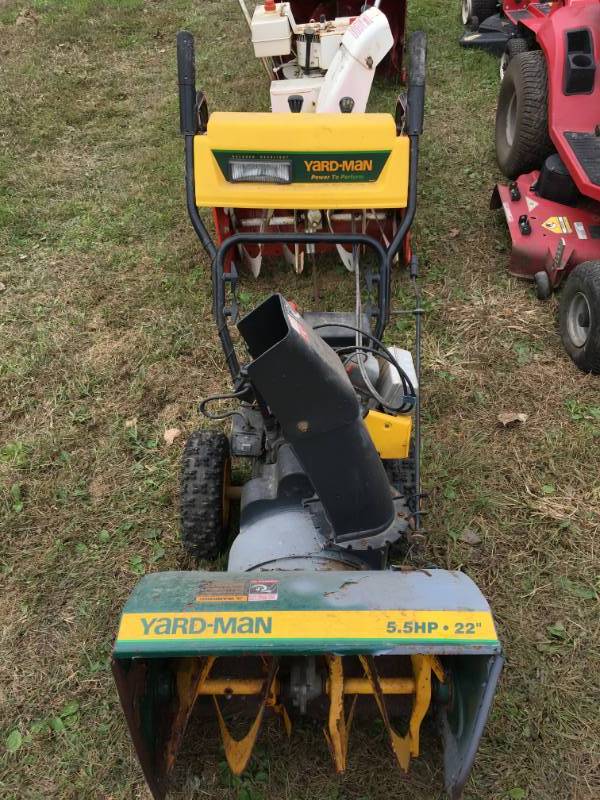 lot 157 image: Yardman 5.5hp Snow Blower