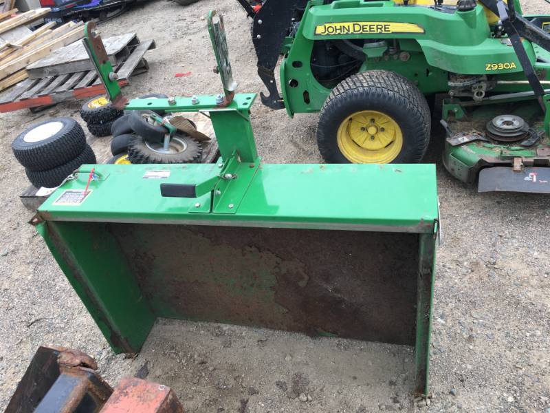 lot 196 image: John Deere MC519 Trailer