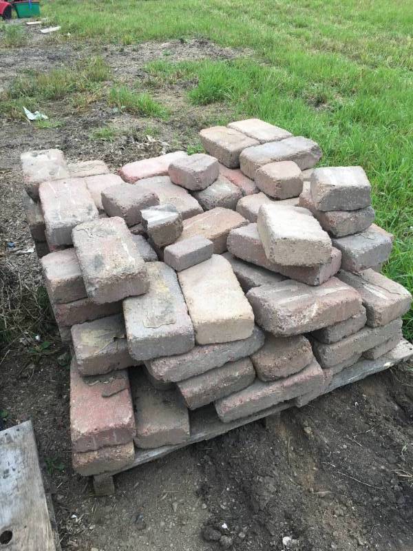 lot 206 image: 7 Pallets of Landscape Bricks