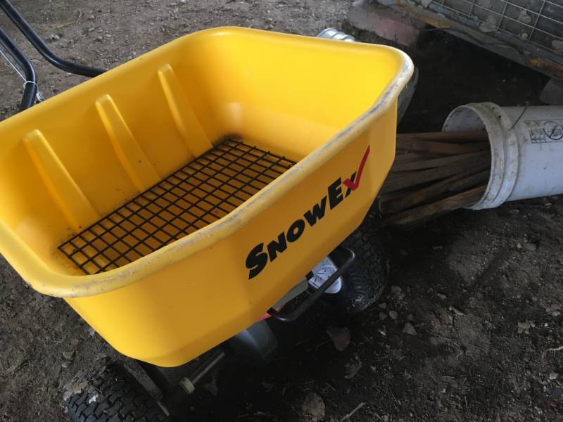 lot 226 image: Snow Ex Salter