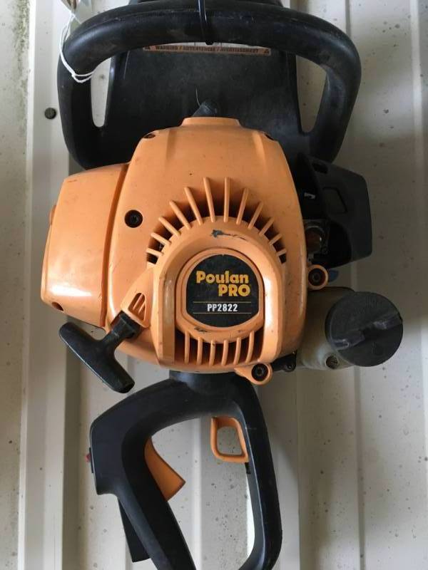 lot 229 image: Poulan Hedge Trimmer