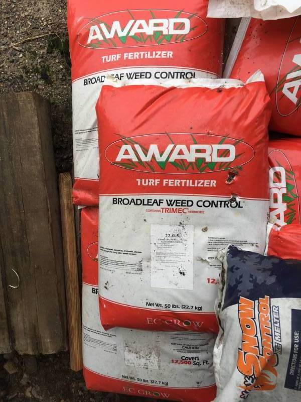 lot 241 image: 6 Bags of AWARD Weed Control