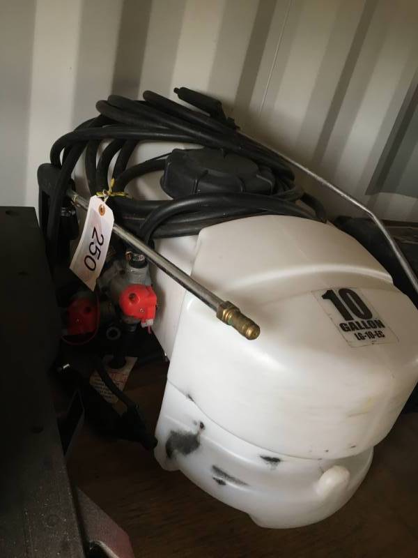 lot 250 image: 10 Gallon Liquid Sprayer