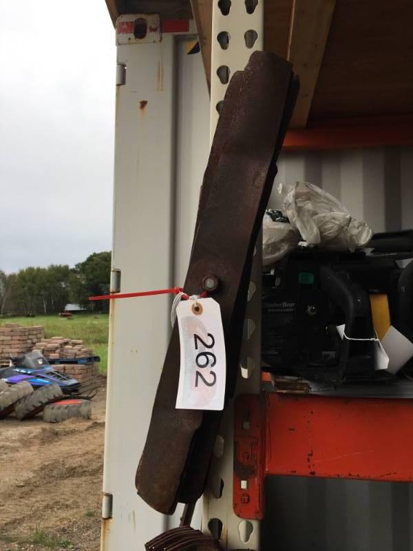 lot 262 image: Lot of Approximately 30 Lawn Blades