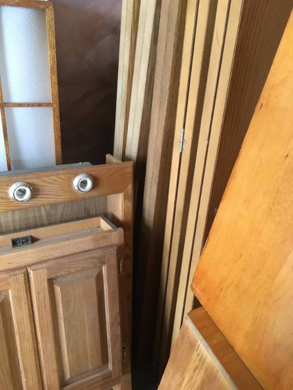 lot 306 image: 5 Closet Doors
