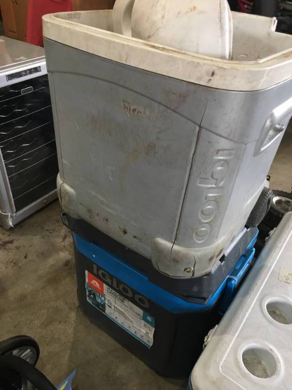 lot 311 image: 3 Coolers