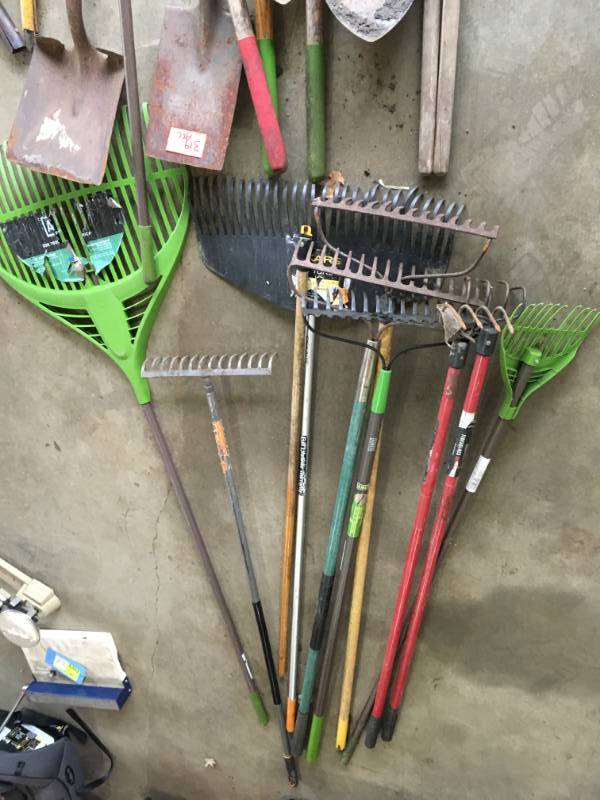 lot 319 image: Large Lot of Outdoor Lawn Tools