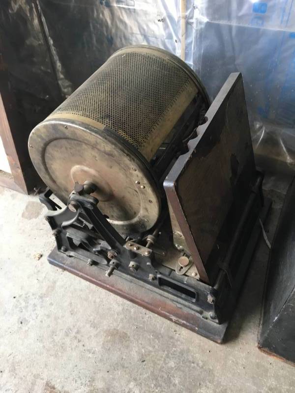 lot 321 image: Antique Printing Press