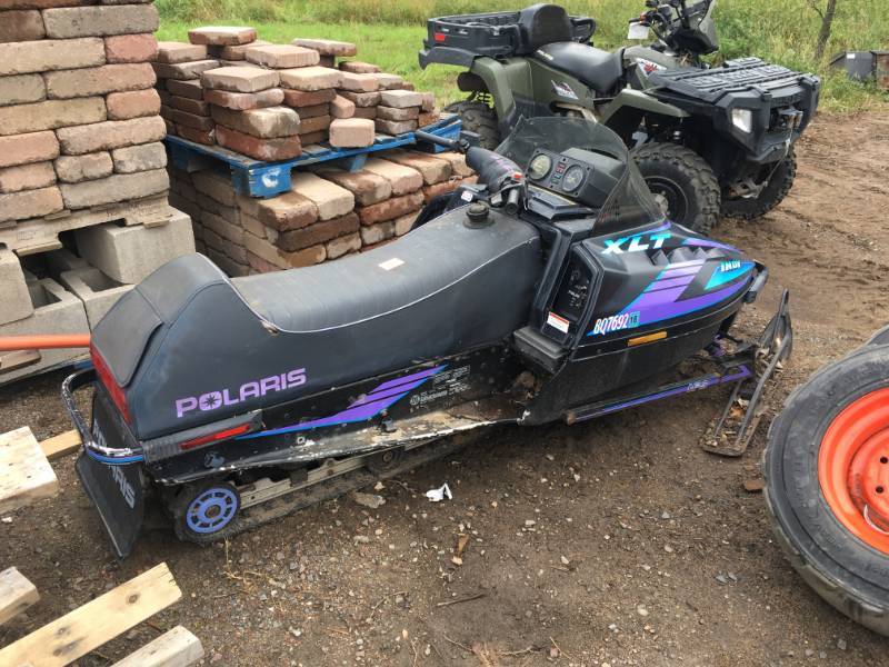 lot 6 image: 1993 POLARIS INDY XLT SLED - SNOWMOBILE - 579CC MODEL # 0940767 -