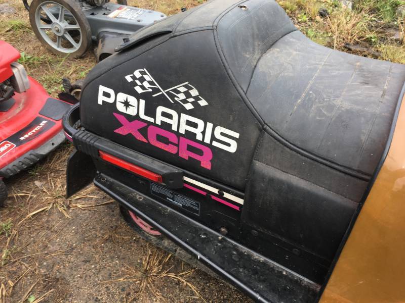 lot 7 image: 1994 POLARIS INDY XCR 600 SLED - SNOWMOBILE - 600 TRIPLE - MODEL # XCR600