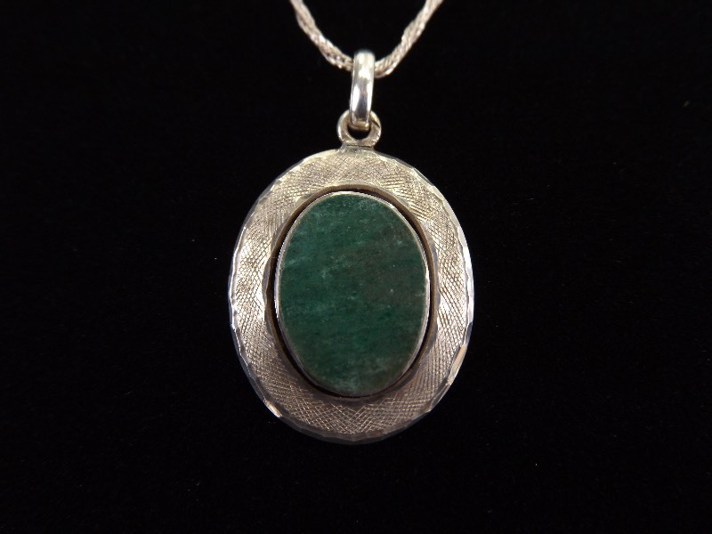 lot 8 image: .925 Sterling Silver Inlayed Green Aventurine&nbspPendant Necklace