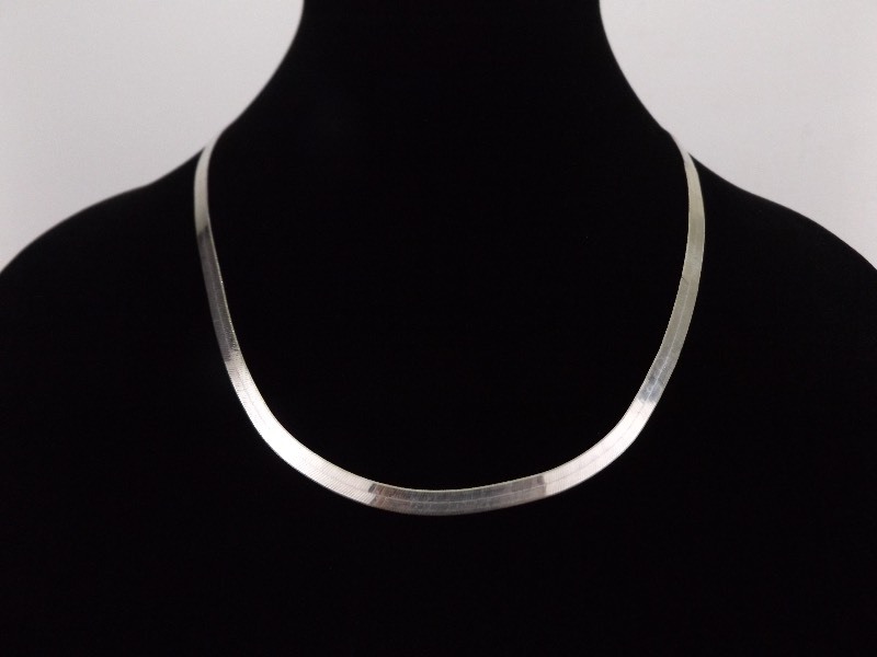 lot 25 image: .925 Sterling Silver Herring Bone Necklace
