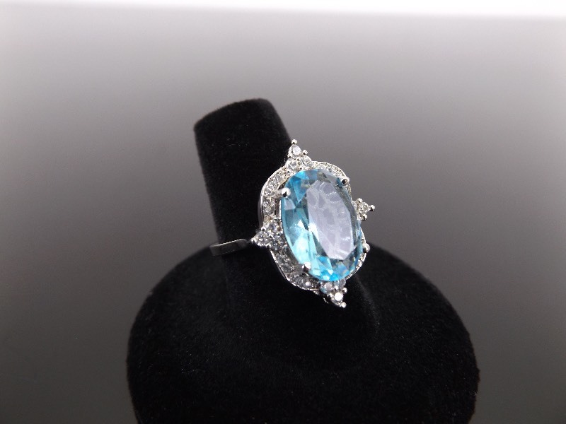 lot 26 image: .925 Sterling Silver Oval Cut Topaz Crystal Ring Size 7.5