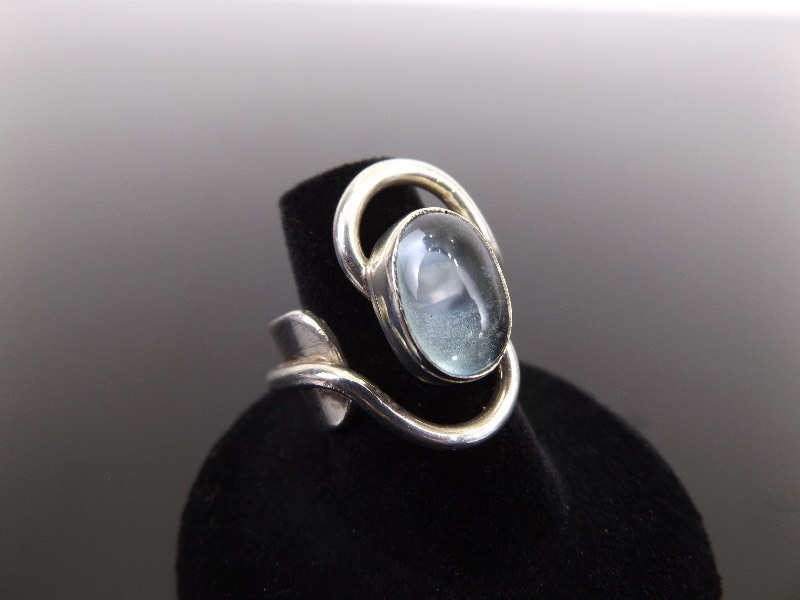 lot 27 image: .925 Sterling Silver Topaz Cabochon Artisan Ring Size 7.5