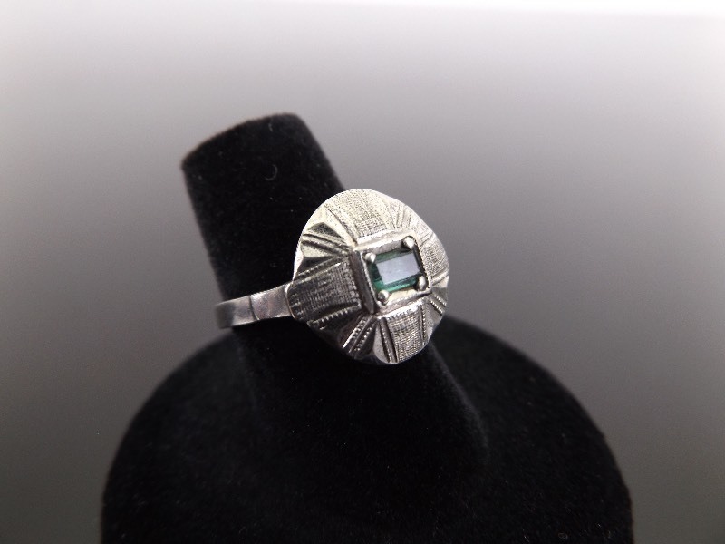 lot 33 image: .925 Sterling Silver Emerald Cut Topaz Hut Ring Size 6