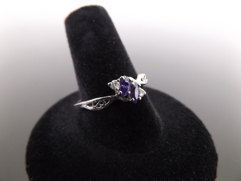 lot 36 image: .925 Sterling Silver Amethyst Crystal Ring Size 9