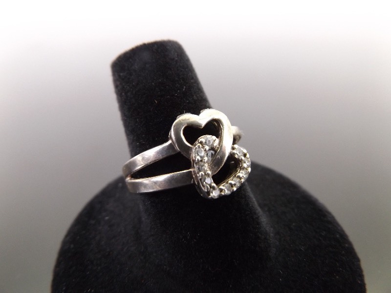 lot 50 image: .925 Sterling Silver Crystal Heart Ring Size 7.5