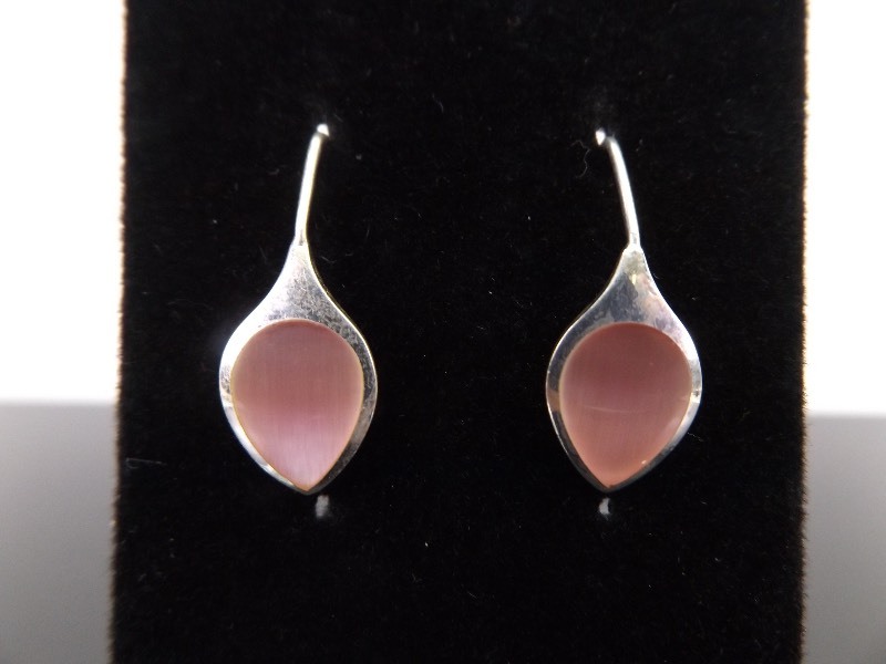 lot 79 image: .925 Sterling Silver Pink Chrysoberyl Cats Eye Hook Earrings
