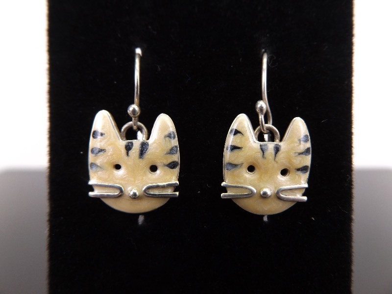 lot 86 image: .925 Sterling Silver Enamel Kitty Dangle Earrings
