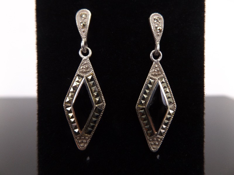 lot 89 image: .925 Sterling Silver Art Nouveau Onyx Dangle Post Earrings