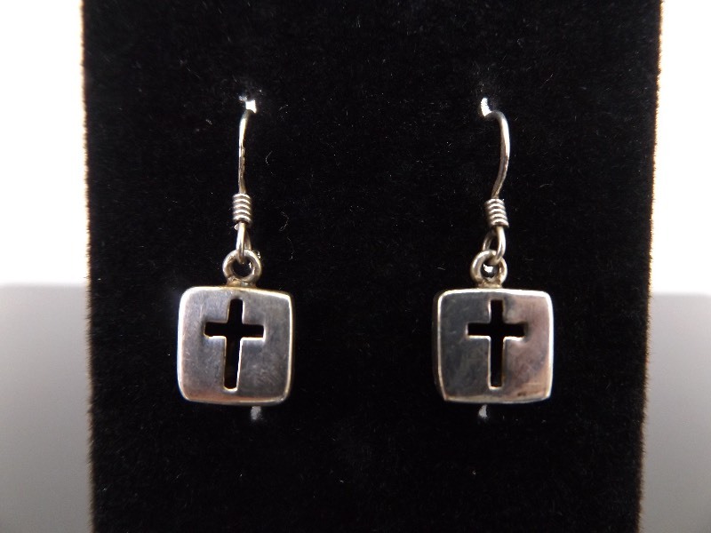 lot 94 image: .925 Sterling Silver Sunday Earrings