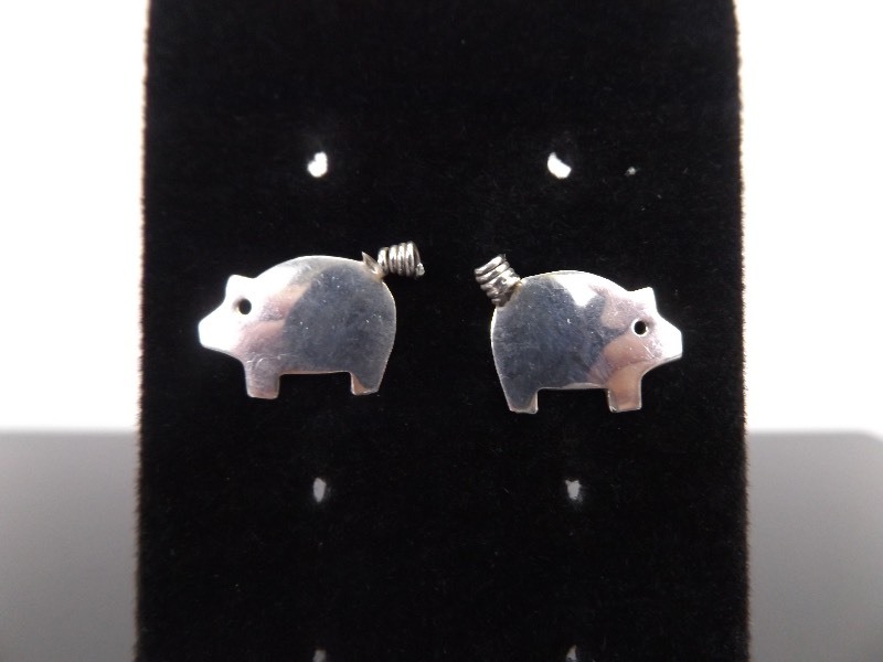 lot 95 image: .925 Sterling Silver Piggy Post Earrings