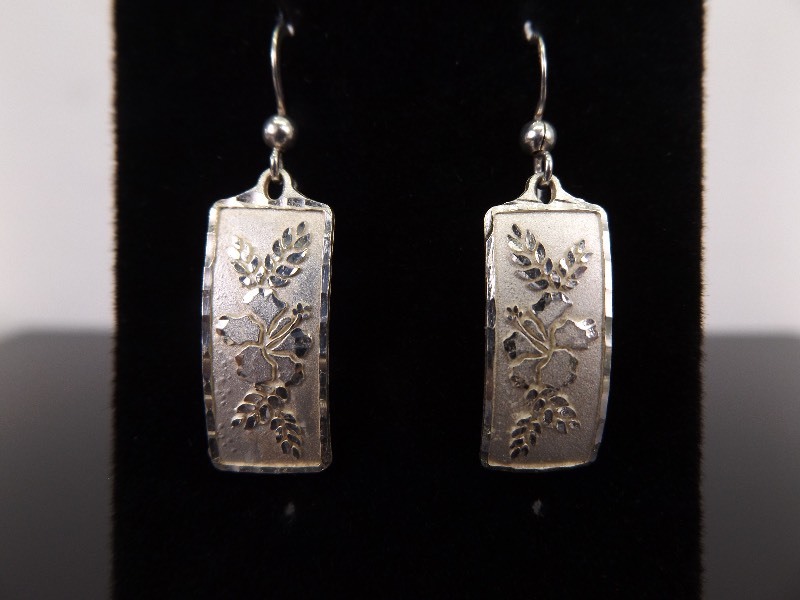 lot 96 image: NEW .925 Sterling Silver Flower Dangle Earrings