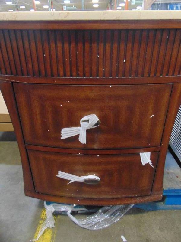 lot 393 image: Vanity Cabinet With Top - 21 x 24.4 x 27