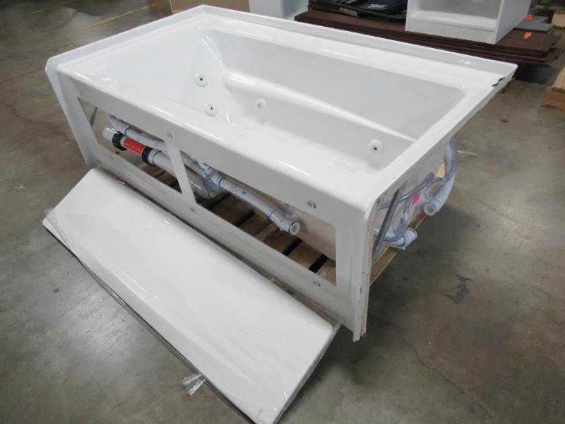 lot 49 image: Jacuzzi Luxura 60-in White Acrylic Rectangular Right-Hand Drain Alcove Whirlpool Tub LXS6032WRL2XXW - Cracked Apron Bracket.