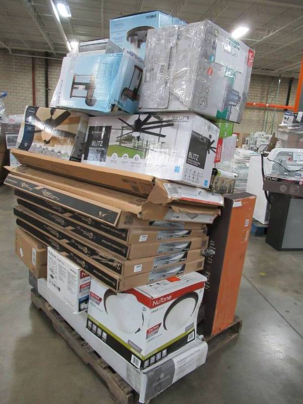lot 33 image: WHOLESALE MIXED PALLET OF RETURNS - CEILING FANS AND LIGHTING