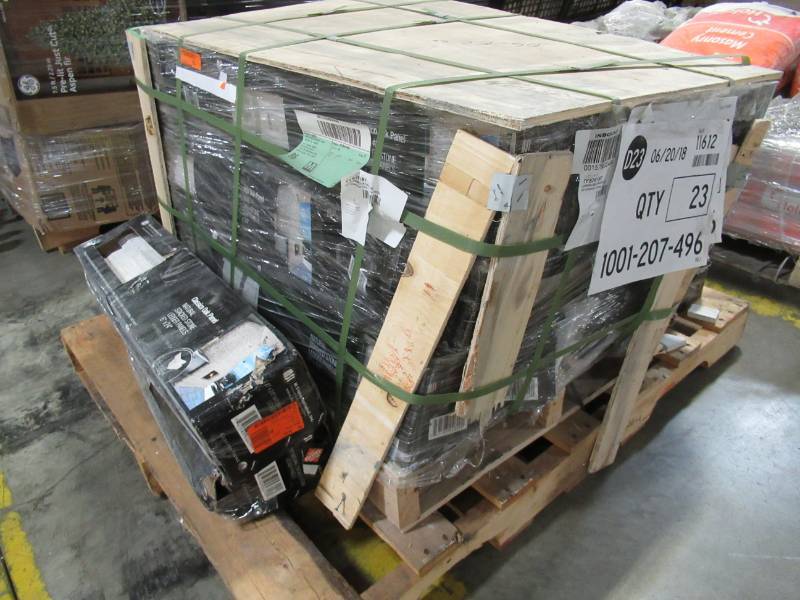 lot 137 image: Pallet of MSI Classico Oak Ledger Panel 6 in. x 24 in. Natural Marble Wall Tile, LPNLMCLOAK624 - Approximately 23 cases.