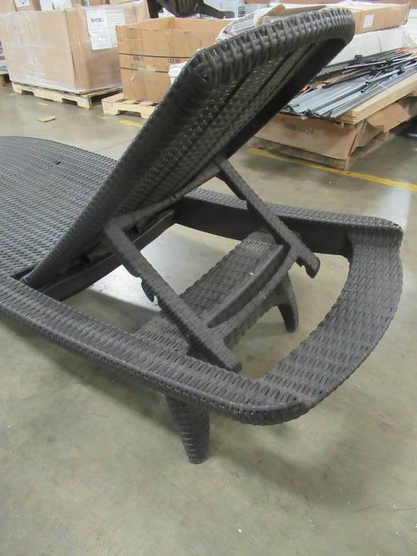 lot 69 image: Brown WickerResin Lounge Chair - Some small holes and back is not stable when upright - needs some TLC