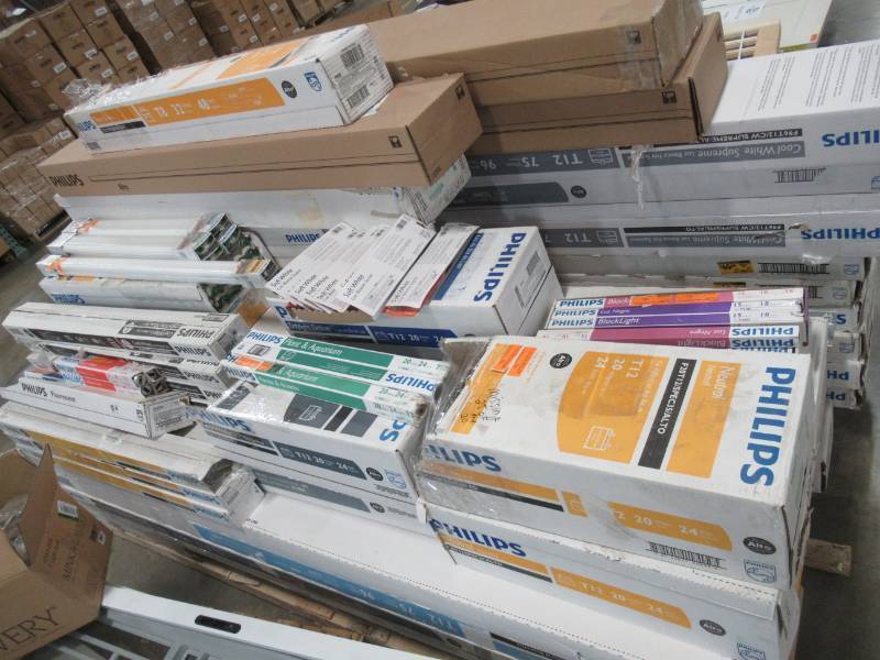 lot 199 image: MIXED WHOLESALE PALLET OF MISCELLANEOUS BUILDING MATERIALS FROM RETAIL STORE REMODEL MIXED WHOLESALE PALLET OF MISCELLANEOUS BUILDING MATERIALS FROM RETAIL STORE REMODEL - MIXED LED AND FLORESCENT T8 & T12 BULBS
