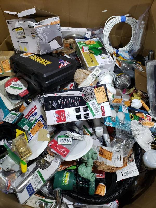 lot 17 image: WHOLESALE PALLET LOT OF GENERAL MERCHANDISE, SMALLS- TOOLS,HARDWARE ITEMS