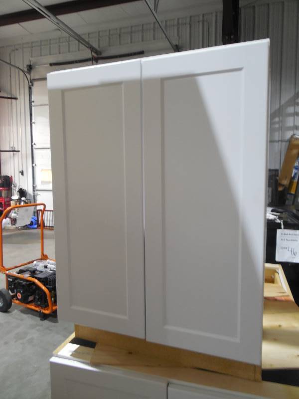 lot 52 image: 30 2 door base cabinet in white.