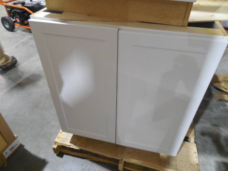 lot 53 image: 36 base cabinet in white