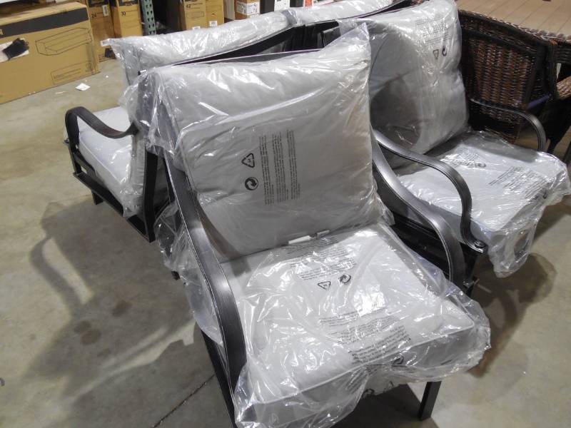 lot 138 image: Hampton Bay Highland 4 Chair Conversation Set with Gray Cushions