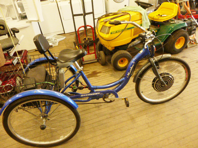 lot 3 image: Schwinn Maridan Adult Electric Tricycle