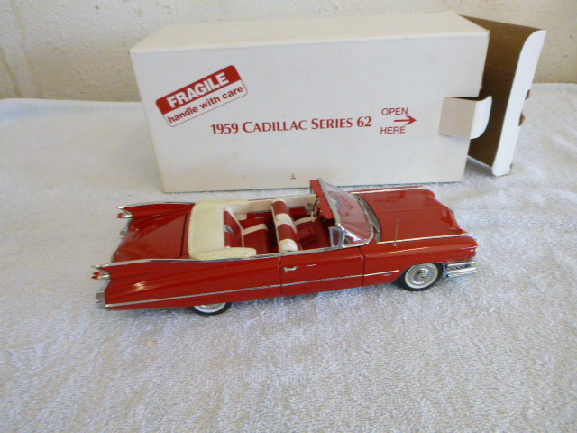 lot 11 image: Danbury Mint 1959 Cadillac Series 62 Die-Cast Metal Car