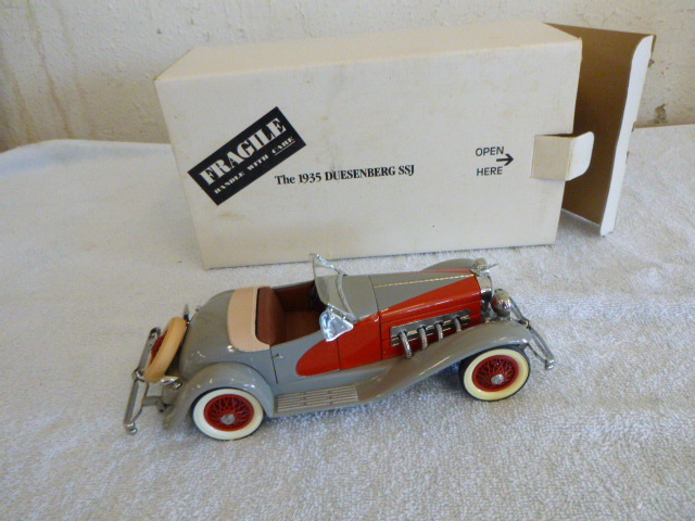 lot 14 image: Danbury Mint 1935 Duesenberg SSJ Die-Cast Metal Car