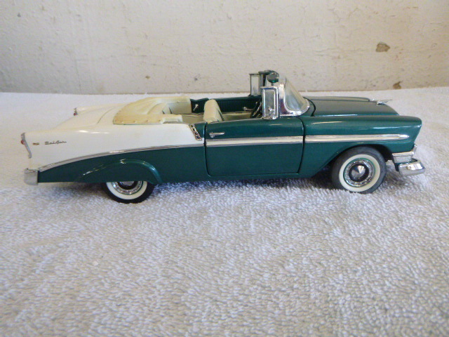 lot 15 image: Franklin Mint 1956 Chevrolet Bel Air Die-Cast Metal Car