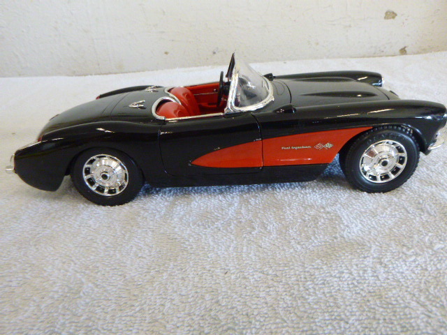 lot 23 image: Burago 1957 Chevrolet Corvette Die-Cast Metal Car