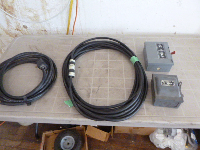 lot 32 image: Electrical Items