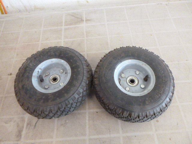 lot 33 image: 2 Tires