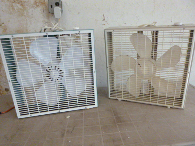 lot 82 image: 2 Box Fans