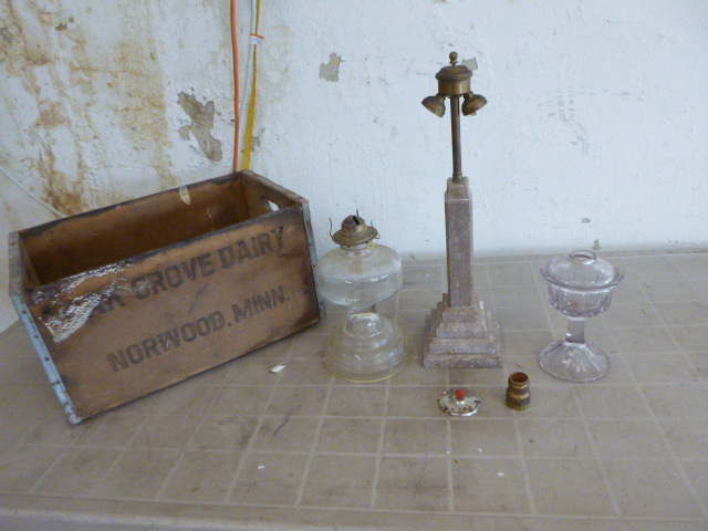 lot 84 image: Vintage Items